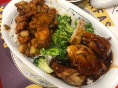 宫保鸡丁拼秘汁鸡排盖饭-和合谷(北新桥店)