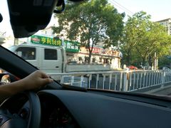 -亨利烧烤(理想山店)