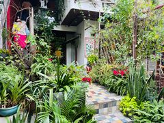 -Cuc Gach Quan Restaurant