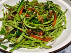 藜蒿炒腊肉-云境生态园(红谷滩店)