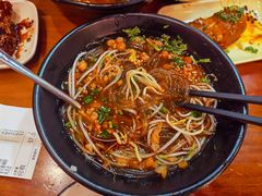 -爆炸头阿姨小四川正宗川味小吃(无任何分店)