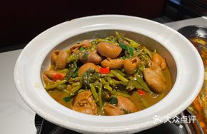 Wuhu Pickled Cabbage and Intestine Stew
