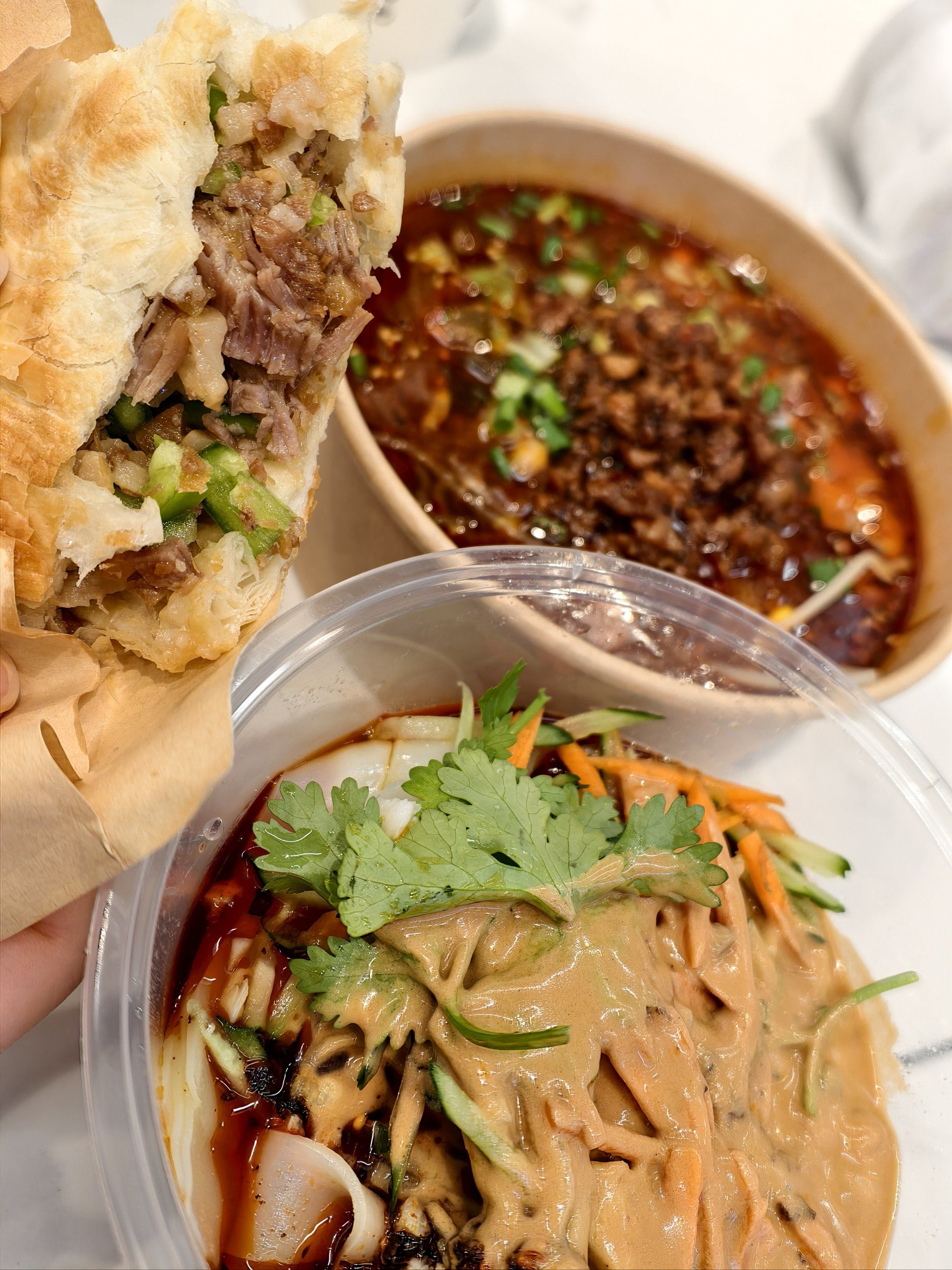 凉皮肉夹馍酸辣粉赢麻了!