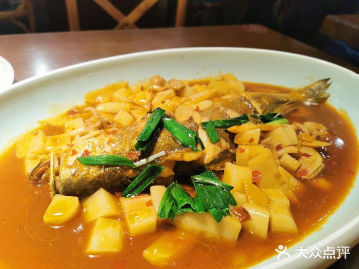 武林坊精致杭帮菜土烧黄鱼年糕图片