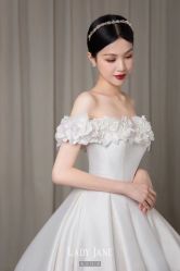 -Lady  Jane高端婚纱礼服馆