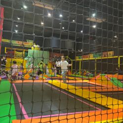 -蹦蹦跳跳(新奥购物中心店)