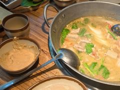 -野山舂·贵州现舂酸汤火锅(鸿通城店)