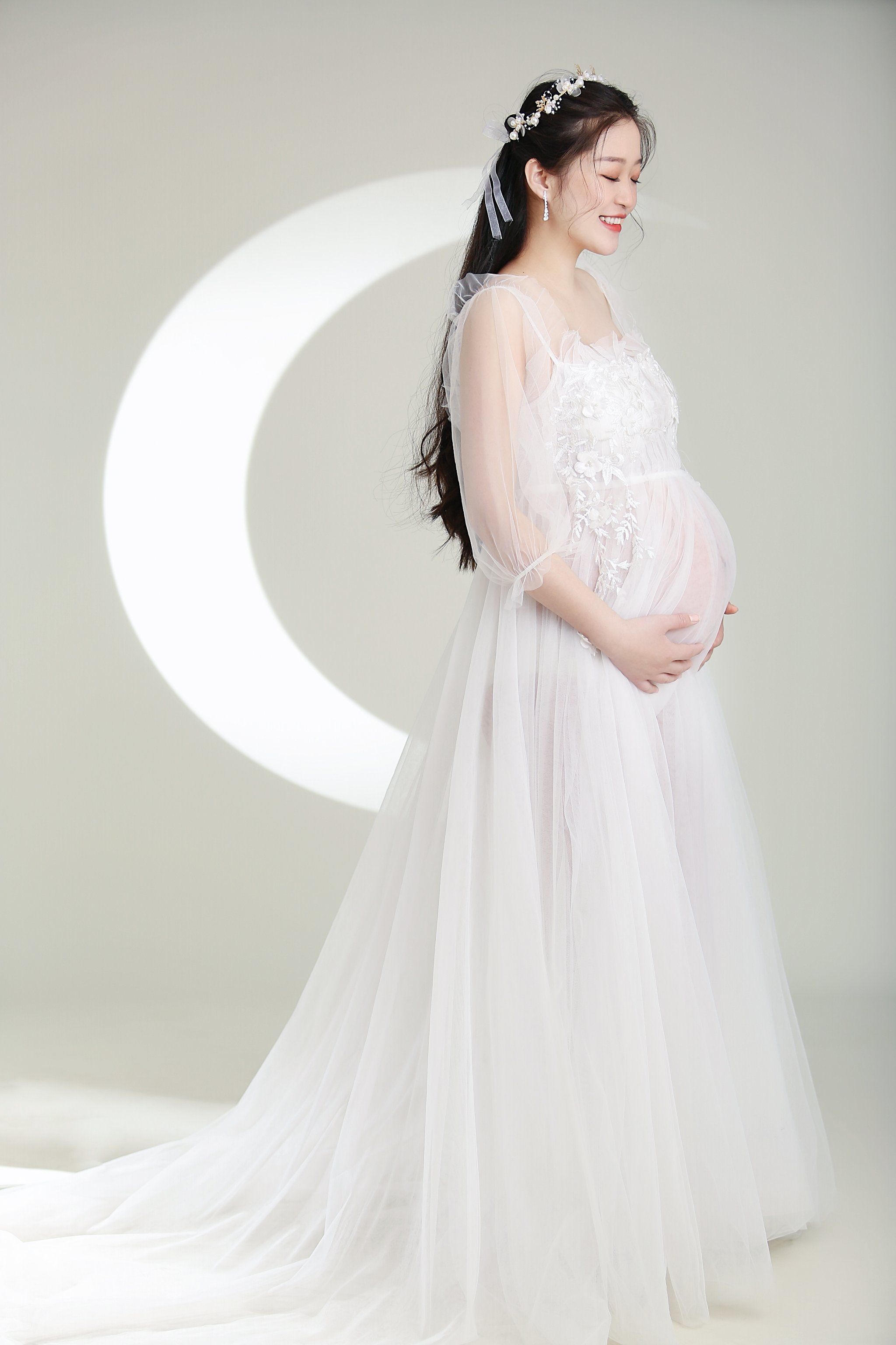 孕妇照
在孕期准妈妈也可以这么美丽
被薄纱笼罩的房间弥漫着朦胧