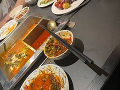 -野山舂·贵州现舂酸汤火锅(鸿通城店)