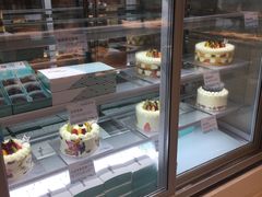 面包甜点陈列柜-Dough&Joe团憩(瑞虹天地月亮湾店)