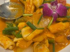 -Chom Cafe and Restaurant