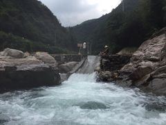 龙王山漂流-安吉龙王山峡谷漂流