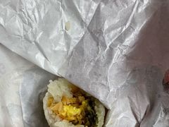 早餐爆有料手作肉酥饭团-永和大王(共和新路店)
