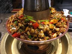 -沪小二炭火蛙锅(淮海中路美食不夜城店)