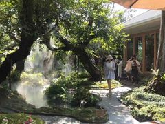 -Chom Cafe and Restaurant