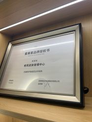 -宥莉·ULLY 痘敏肌•科技皮肤管理中心