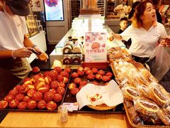 红丝绒泡芙-Bread Talk 面包新语(荟聚店)