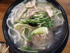 -丽虹云南过桥米线(兴工街店)