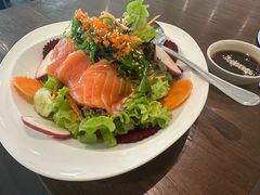 -Chom Cafe and Restaurant