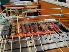 -哈尔滨小酒馆·鲜肉现穿自助烧烤(康新花园店)