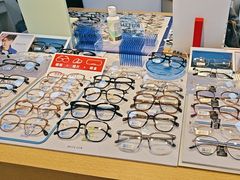 -天空之镜眼镜店蔡司依视路配镜授权零售店(望京颐堤港店)