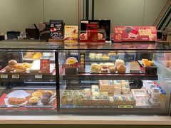 面包甜点陈列柜-星巴克臻选(广州太古汇店)
