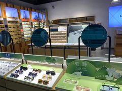 -LOOK眼镜·蔡司依视路配镜(宝山万达店)