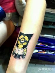 卡通 小黄人-游刃刺青TATTOO纹身工作室