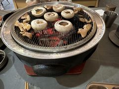 -围炉肉舍•炭烤活鳗•丹东海鲜烤肉(步行街店)