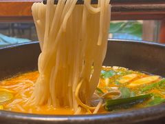-银米·云南传统过桥米线(双廊黑金冠店)