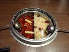 成双锅（清汤+激情）-快乐小羊火锅(河西王府井店)
