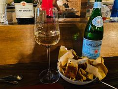 圣培露天然有气矿泉水-斯普汇生蚝牛排馆(中骏世界城店)