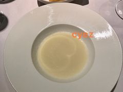 春季白芦笋浓汤，脆吐司，新鲜海胆，有机豆苗-蝶舍·MAISON PAPILLON