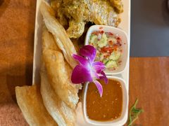 -Chom Cafe and Restaurant