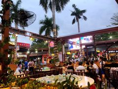 -三亚火车头万人海鲜广场