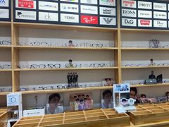 -豪门视光·星趣控·蔡司依视路眼镜代理商(中央大街店)