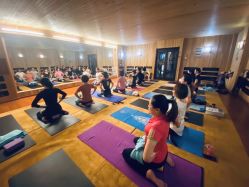 -威思丽高温瑜伽会馆