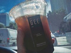 冰摇蜜桃美式-Gee Coffee Roasters(万象天地店)