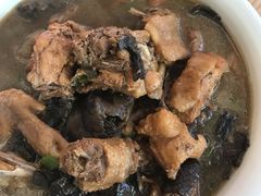 柴鸡炖蘑菇-老李客栈民宿餐厅