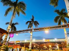 -三亚火车头万人海鲜广场