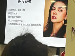 -金夫人化妆摄影职业培训学校