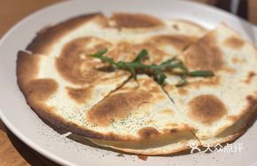 Spicy Beef Cheese Crispy Flatbread