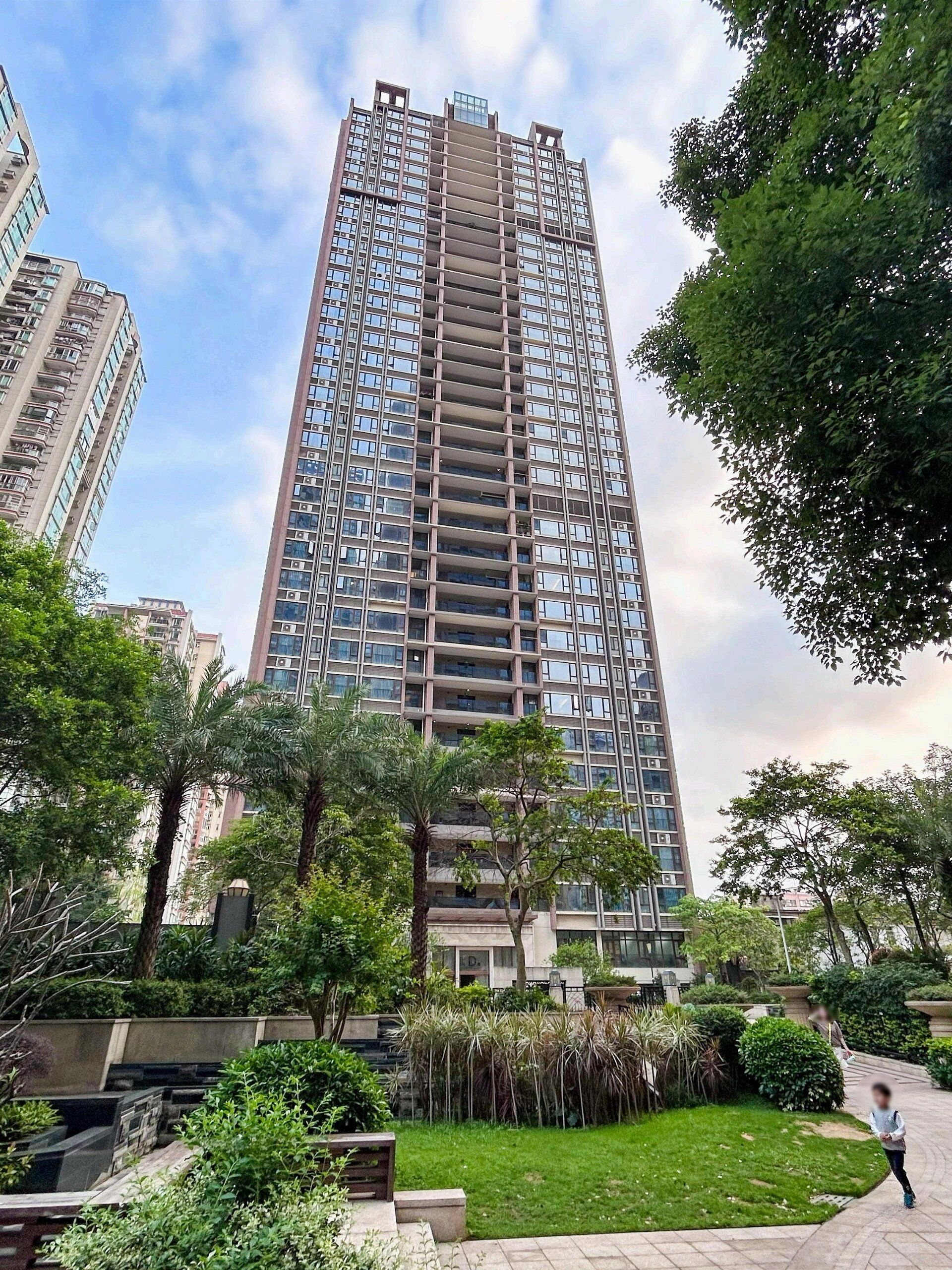 小区:天荟公馆
建成:2022年
小区共四栋,36~38层,周边配套非常