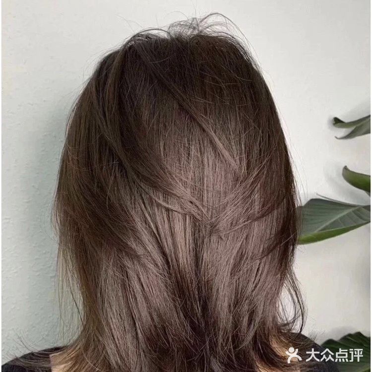 中长锁骨发，女生千万不能错过的减龄发型