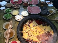 -渝嘴小老弟老火锅(华新村店)