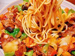 -歹歹的加个面过油肉拌面