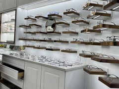 -翰佐蔡司小乐圆·依视路星趣控·暴龙眼镜折扣店