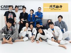 -菠萝格斗巴西柔术训练馆