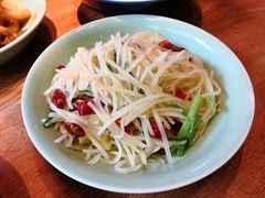 酸辣土豆丝-弄堂里· 江南名肴(西湖龙井路店)