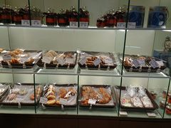 面包甜点陈列柜-西点坊(浦东香格里拉店)